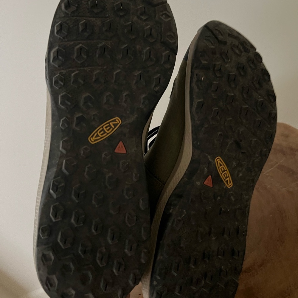 KEEN women’s  Olive Hiking Boots - Picture 7 of 9